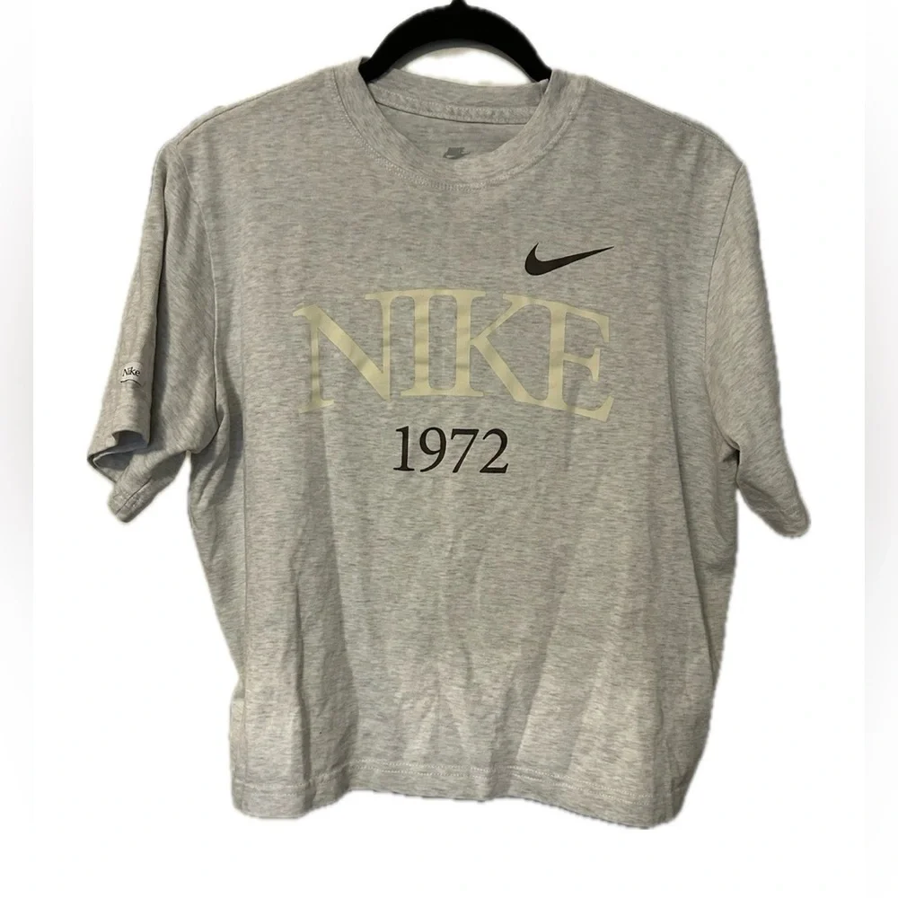 NWOT. Nike Sportswear Classic T. Size S.